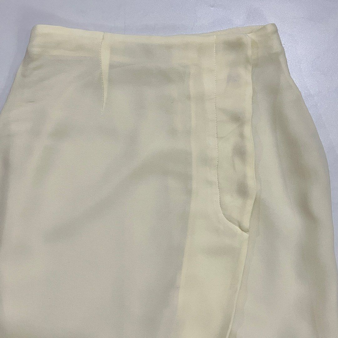 EMPORIO ARMANI MINI SKIRT (Category: Luxury Apparel) located in Bacolod City. Submitted by the.finest (Listing ID 1462201253, Image 3). Description: Emporio Armani Front Wrap Mini Skirt Waistline: 24 Length: 17 Condition: 9/10 3,000+shipping fee.