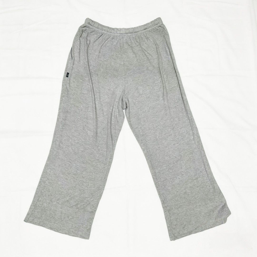 EPOCA UOMO Gray Wide Leg Pants (Category: Other Bottoms) located in Quezon City. Submitted by rodthrift00 (Listing ID 1462211093, Image 2). Description: Waist: 26-36 ‎Length: 36 ‎Leg hole: 11 ‎10/10 ‎No issue.