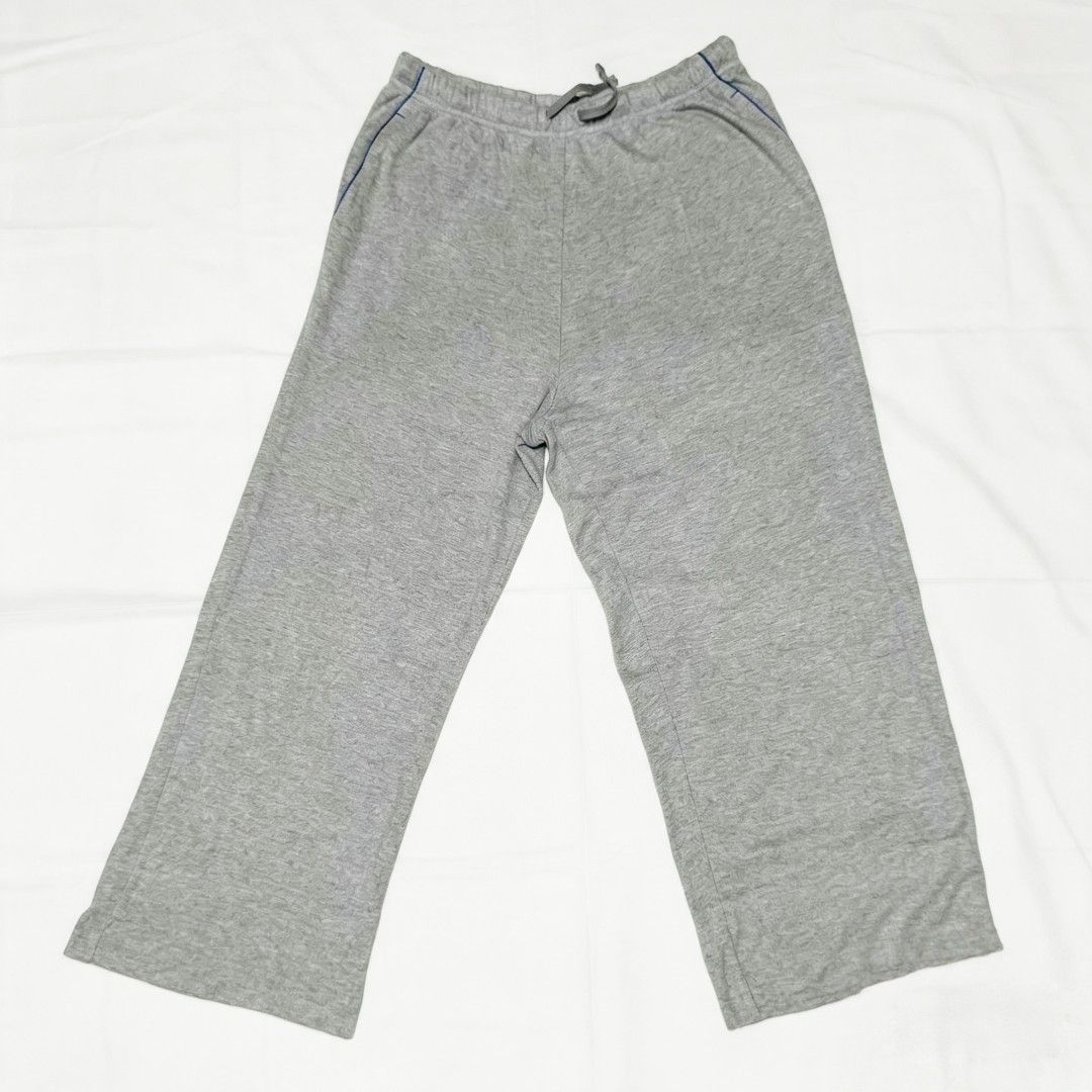 EPOCA UOMO Gray Wide Leg Pants (Category: Other Bottoms) located in Quezon City. Submitted by rodthrift00 (Listing ID 1462211093, Image 1). Description: Waist: 26-36 ‎Length: 36 ‎Leg hole: 11 ‎10/10 ‎No issue.