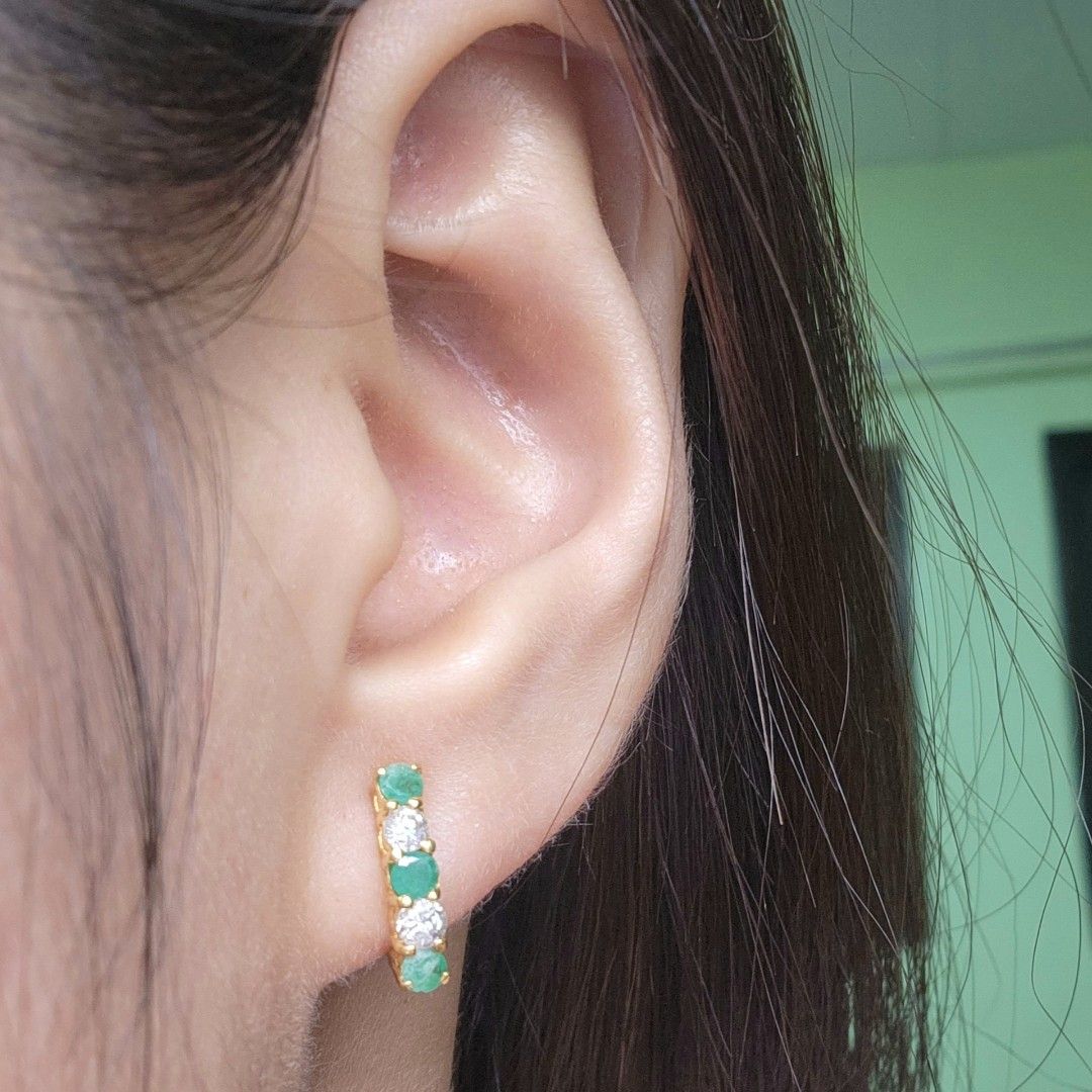 ES9• Emerald with Diamond Earrings 2.2 grams (Category: Earrings) located in Las Pinas. Submitted by yandijueri (Listing ID 1462041441, Image 3). Description: Subasta/Preloved. Pawnable ES9• Emerald with Diamond Earrings 14k YG, 2.2 grams approx. 4 natural diamonds, 0.40 tcw PHP 18,000 Want proof of transactions? Visit our FB Page and IG account: @yandijueri.