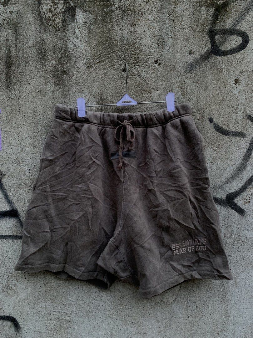 Essentials fear of god (Category: Shorts) located in Davao. Submitted by archivecollection (Listing ID 1462253371, Image 1). Description: Essentials Fear of god size : Medium 30-34 waist ( Stretchable ) No issue color rate : 9.5/10 Color has chaged due to lighting , but still in great color rate , no fadings , no discoloration , still in great condition too. Dm if interested 📍davao city , mindanao .