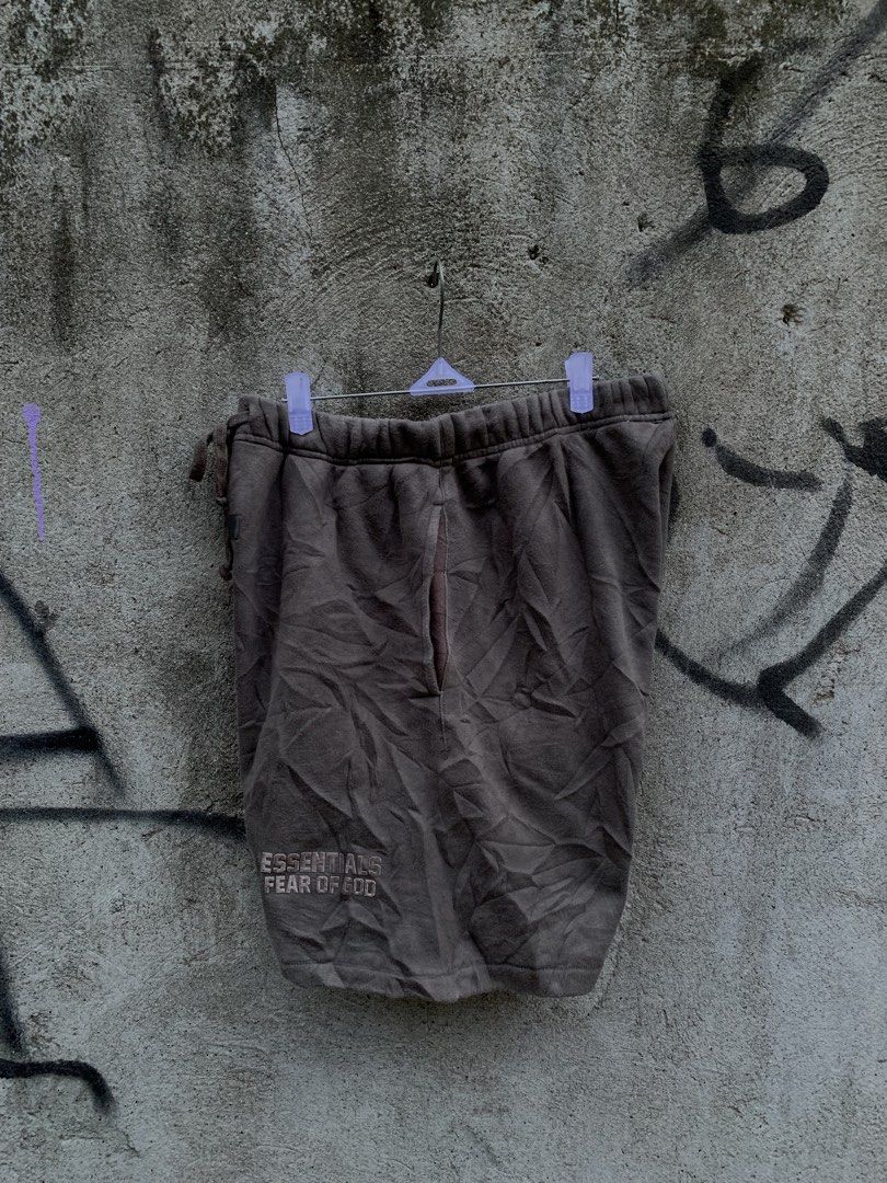 Essentials fear of god (Category: Shorts) located in Davao. Submitted by archivecollection (Listing ID 1462253371, Image 2). Description: Essentials Fear of god size : Medium 30-34 waist ( Stretchable ) No issue color rate : 9.5/10 Color has chaged due to lighting , but still in great color rate , no fadings , no discoloration , still in great condition too. Dm if interested 📍davao city , mindanao .