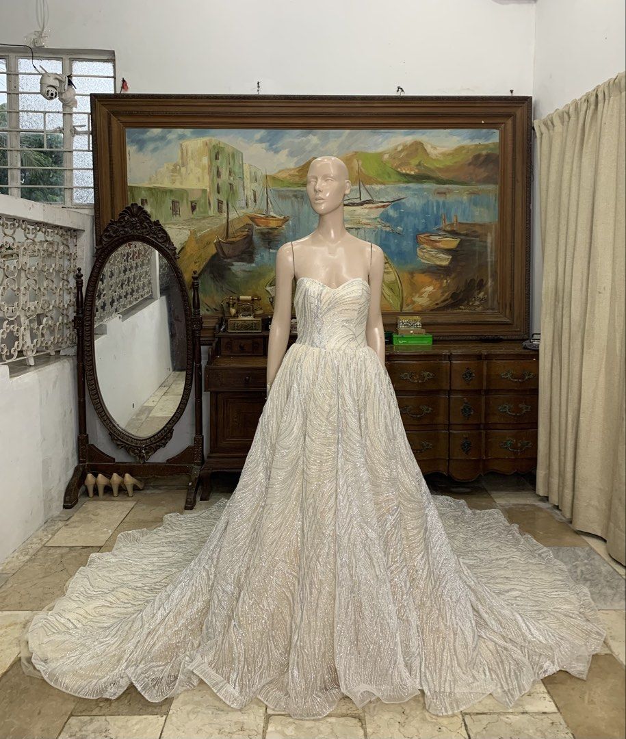 Ethereal Strapless Wedding Gown (Category: Evening dresses & gowns) located in General Mariano Alvarez. Submitted by fashionlibraryph (Listing ID 1462147198, Image 3). Description: An ethereal masterpiece crafted for the modern romantic, this strapless A-line gown radiates pure opulence from every angle. Featuring a flattering sweetheart neckline, the structured bodice is tailored to perfection, hugging the natural waist before cascading into a d
