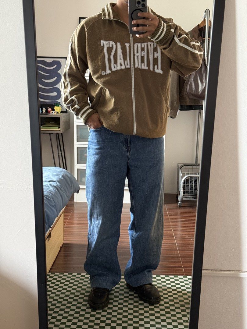 Everlast Brown Fleece Track Jacket (Category: Coats, Jackets and Outerwear) located in Binan City. Submitted by davintagefindsph (Listing ID 1462168099, Image 2). Description: Everlast Full-zip Track Jacket Excellent condition. Banger piece! ❤️‍🔥 L27” W24” - Fits L to XL Condition: 10/10 Issue/s: none Model: 5’2 - 63kg.