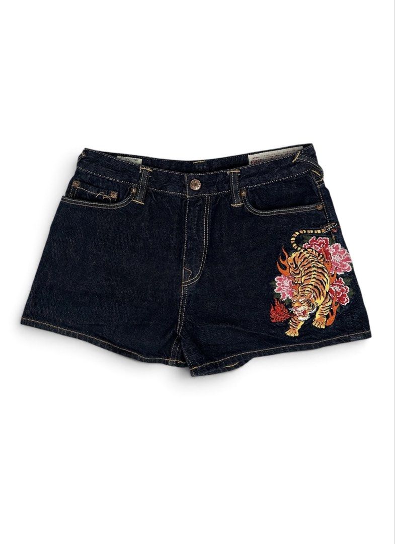 Evisu Women's Denim (Category: Shorts) located in Manila. Submitted by draftdrops (Listing ID 1462050097, Image 1). Description: Embroidered design and excellent condition Waistline :28 Length :11.
