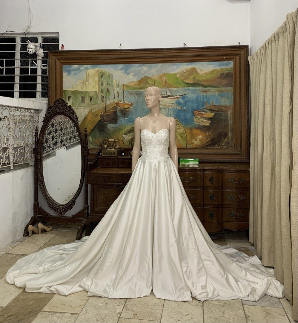 Exquisite Cathedral Train Wedding Gown (Category: Evening dresses & gowns) located in General Mariano Alvarez. Submitted by fashionlibraryph (Listing ID 1462143168, Image 1). Description: Designed for the bride who desires undeniable presence, this gown pairs romantic craftsmanship with clean, regal drama. The bodice is meticulously sculpted in rich, textured floral lace with subtle, light-catching detailing, leading into an ultra-flattering swee