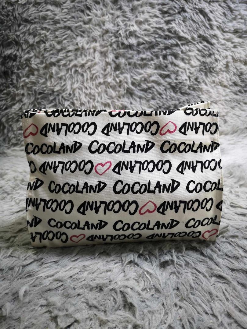 Fabric Heart Print Cosmetic Pouch (Category: Purses & Pouches) located in Santa Cruz. Submitted by jmy_surplus.2 (Listing ID 1462175240, Image 2). Description: Size ; L - 8.2 W - 10.3 Color ; White Type ; Cosmetic Pouch Brand ; No brand Material ; Synthetic Style ; White Printed Cosmetic Pouch LR 129 JMY 1 Batch #221.