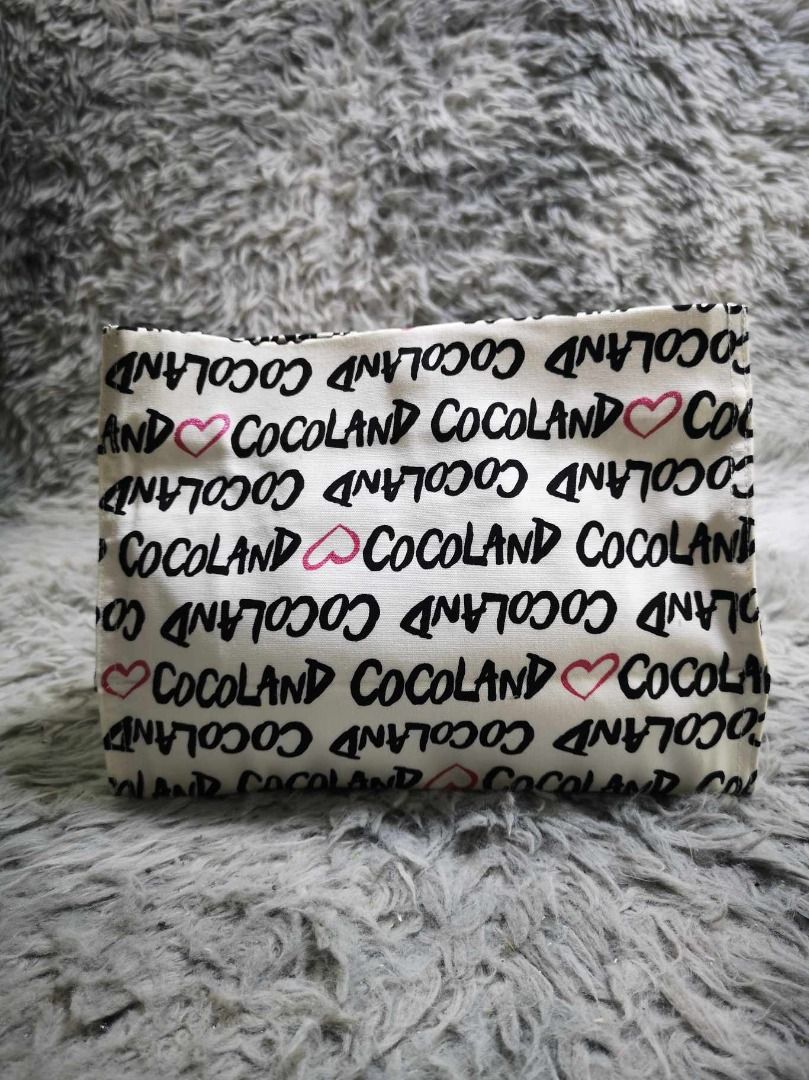 Fabric Heart Print Cosmetic Pouch (Category: Purses & Pouches) located in Santa Cruz. Submitted by jmy_surplus.2 (Listing ID 1462175240, Image 1). Description: Size ; L - 8.2 W - 10.3 Color ; White Type ; Cosmetic Pouch Brand ; No brand Material ; Synthetic Style ; White Printed Cosmetic Pouch LR 129 JMY 1 Batch #221.