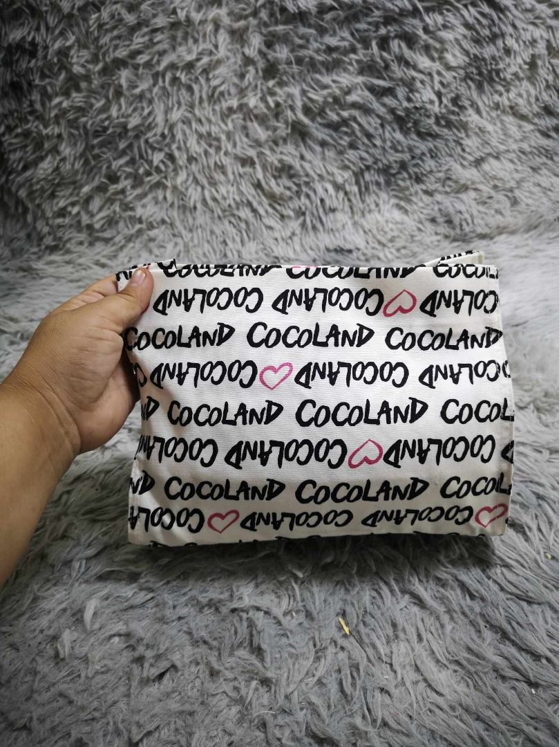 Fabric Heart Print Cosmetic Pouch (Category: Purses & Pouches) located in Santa Cruz. Submitted by jmy_surplus.2 (Listing ID 1462175240, Image 3). Description: Size ; L - 8.2 W - 10.3 Color ; White Type ; Cosmetic Pouch Brand ; No brand Material ; Synthetic Style ; White Printed Cosmetic Pouch LR 129 JMY 1 Batch #221.