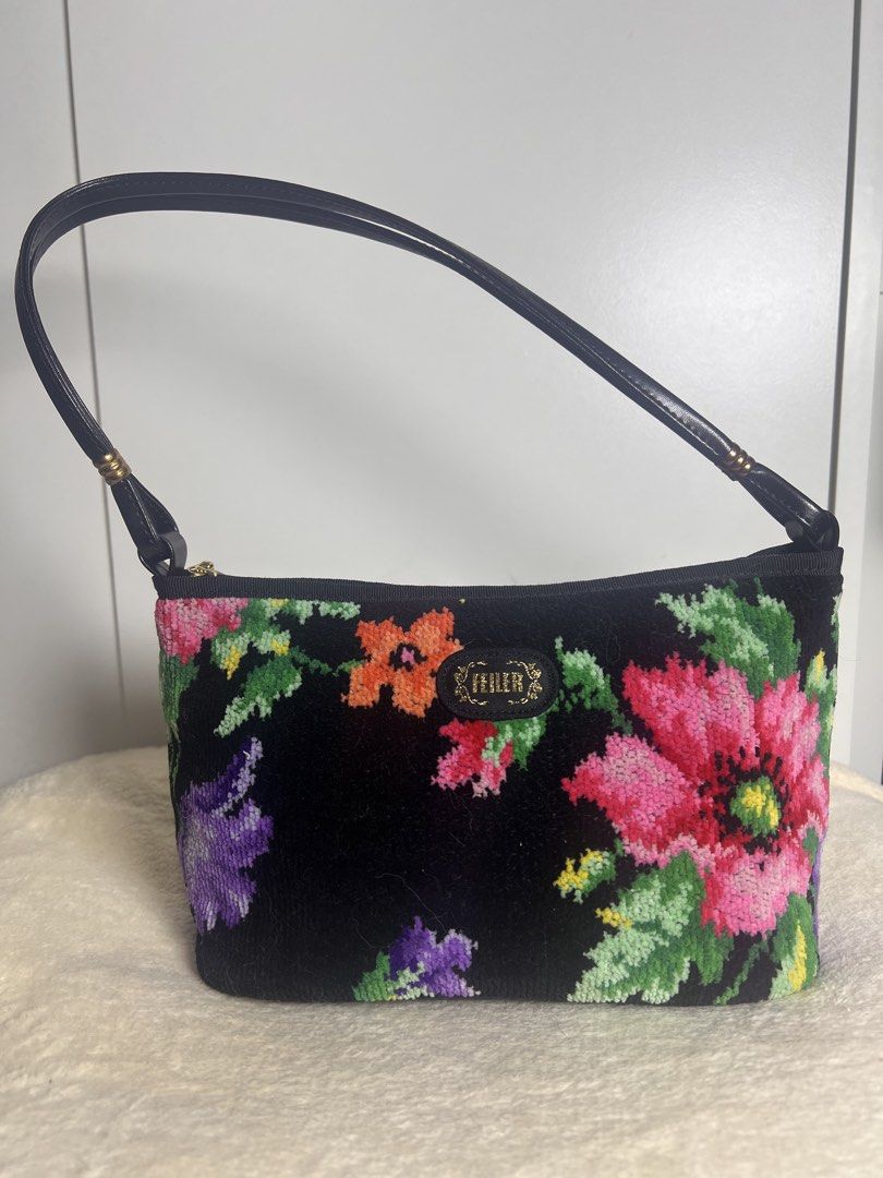FEILER shoulder bag JAPAN PRELOVED (Category: Shoulder Bags) located in Makati City. Submitted by carullee (Listing ID 1462189265, Image 1). Description: Japan Preloved Feiler Germany Very good contdition Minimal sign of use No issues or flaws .