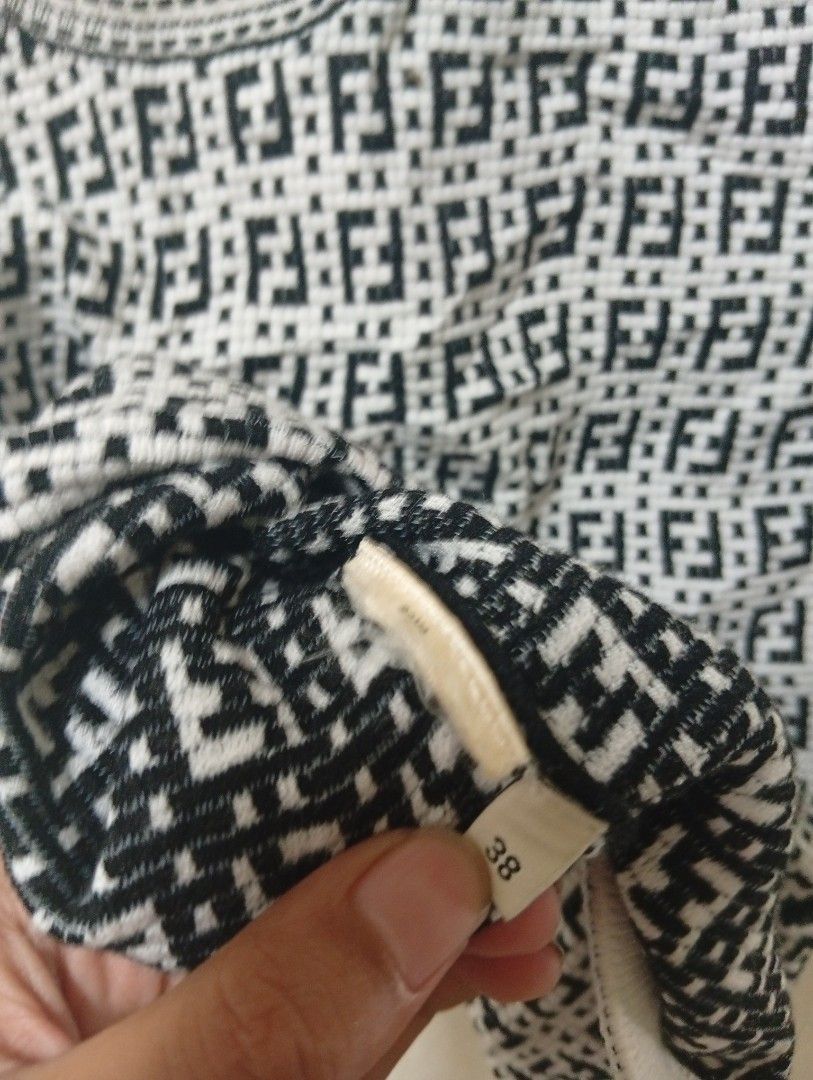 Fendi Knitted (Category: Sleeveless) located in Manila. Submitted by jaylordfermilan (Listing ID 1462117150, Image 3). Description: Cr:10/10 Dimes: 14x18 As new condition.