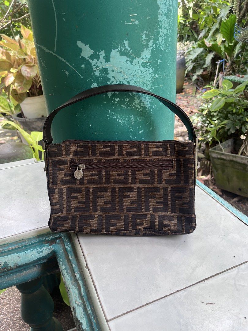 FENDI Shoulder Bag with Pouch (Category: Shoulder Bags) located in Matanao. Submitted by eyyymar (Listing ID 1462070172, Image 2). Description: -Like new condition -Non- Issues -Perfect for your ootd.