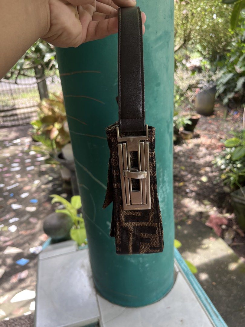 FENDI Shoulder Bag with Pouch (Category: Shoulder Bags) located in Matanao. Submitted by eyyymar (Listing ID 1462070172, Image 3). Description: -Like new condition -Non- Issues -Perfect for your ootd.
