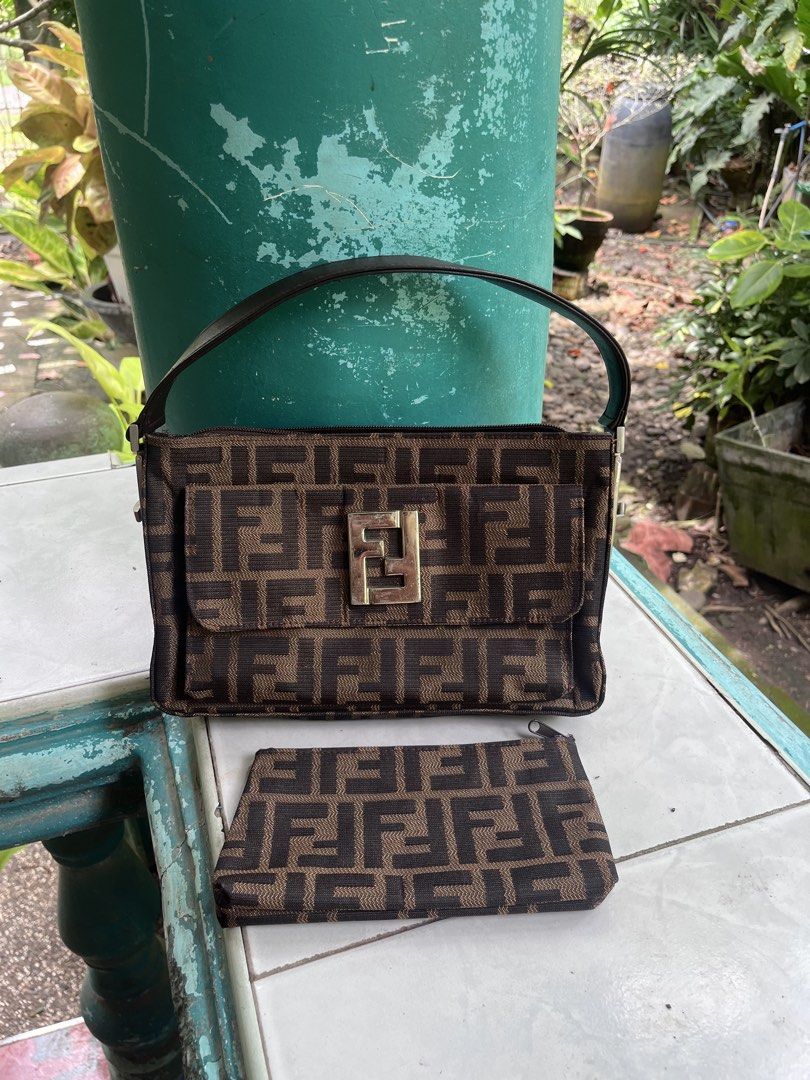 FENDI Shoulder Bag with Pouch (Category: Shoulder Bags) located in Matanao. Submitted by eyyymar (Listing ID 1462070172, Image 1). Description: -Like new condition -Non- Issues -Perfect for your ootd.