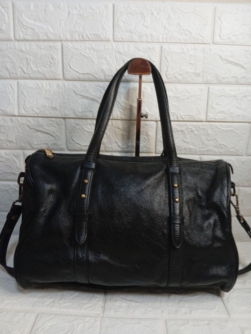 FINO LEATHERWARE Black Leather Duffle Bag (Category: Shoulder Bags) located in Las Pinas. Submitted by etoksi1234 (Listing ID 1462181981, Image 2). Description: Pre-loved FINO LEATHERWARE black leather duffle bag. Top handles, detachable shoulder strap, gold hardware. Spacious interior, perfect for weekend trips. Size: L-14" x H-9" x D-6.6".
