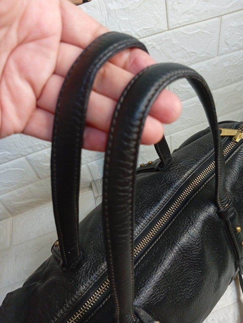 FINO LEATHERWARE Black Leather Duffle Bag (Category: Shoulder Bags) located in Las Pinas. Submitted by etoksi1234 (Listing ID 1462181981, Image 3). Description: Pre-loved FINO LEATHERWARE black leather duffle bag. Top handles, detachable shoulder strap, gold hardware. Spacious interior, perfect for weekend trips. Size: L-14" x H-9" x D-6.6".