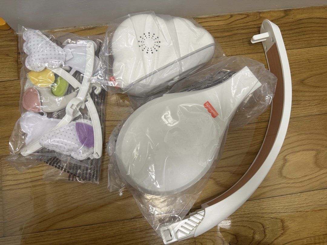 Fisher-Price 床鈴 Calming Clouds Mobile & Soother （分類：嬰兒玩具）位於 Hong Kong。 由 lllkkkiii 提交（商品編號 1462186960，圖片 3）。簡介： Open but never use, in excellent condition One set for $60, two sets for $100 。
