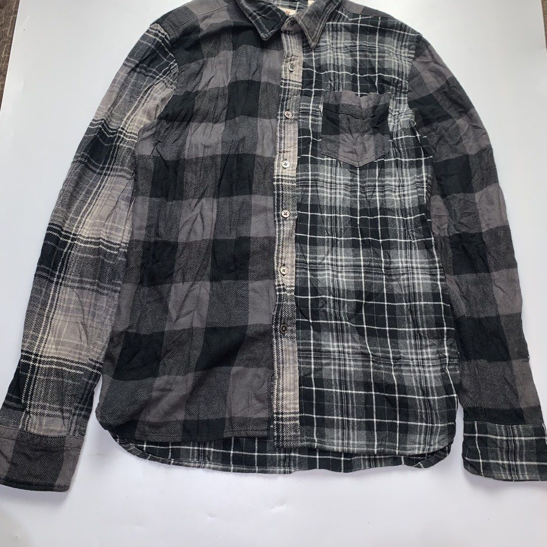 Flanel levis Longsleeve (Category: Tshirts & Polo Shirts ) located in Ivisan. Submitted by trashtotreasuree (Listing ID 1462084493, Image 2). Description: .
