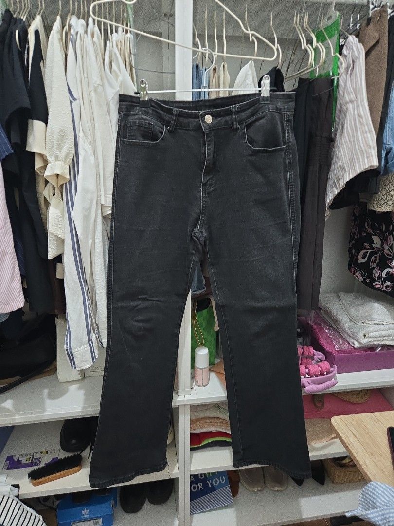 Flared Black Jeans - Dazy (Category: Jeans) located in Agoncillo. Submitted by ariannacvii (Listing ID 1462059570, Image 1). Description: 👖 Pre-Loved Flared Black Jeans — ₱350 Decluttering my wardrobe and letting go of this pre-loved piece! 🤍 • Size: L • Brand: Dazy (SheIn) • Condition: Like New • Price: ₱350 Easy to style and perfect for everyday wear! ✨ 📌 IMPORTANT NOTE: Some of my clothes have been stored and unused for quite some time, so 