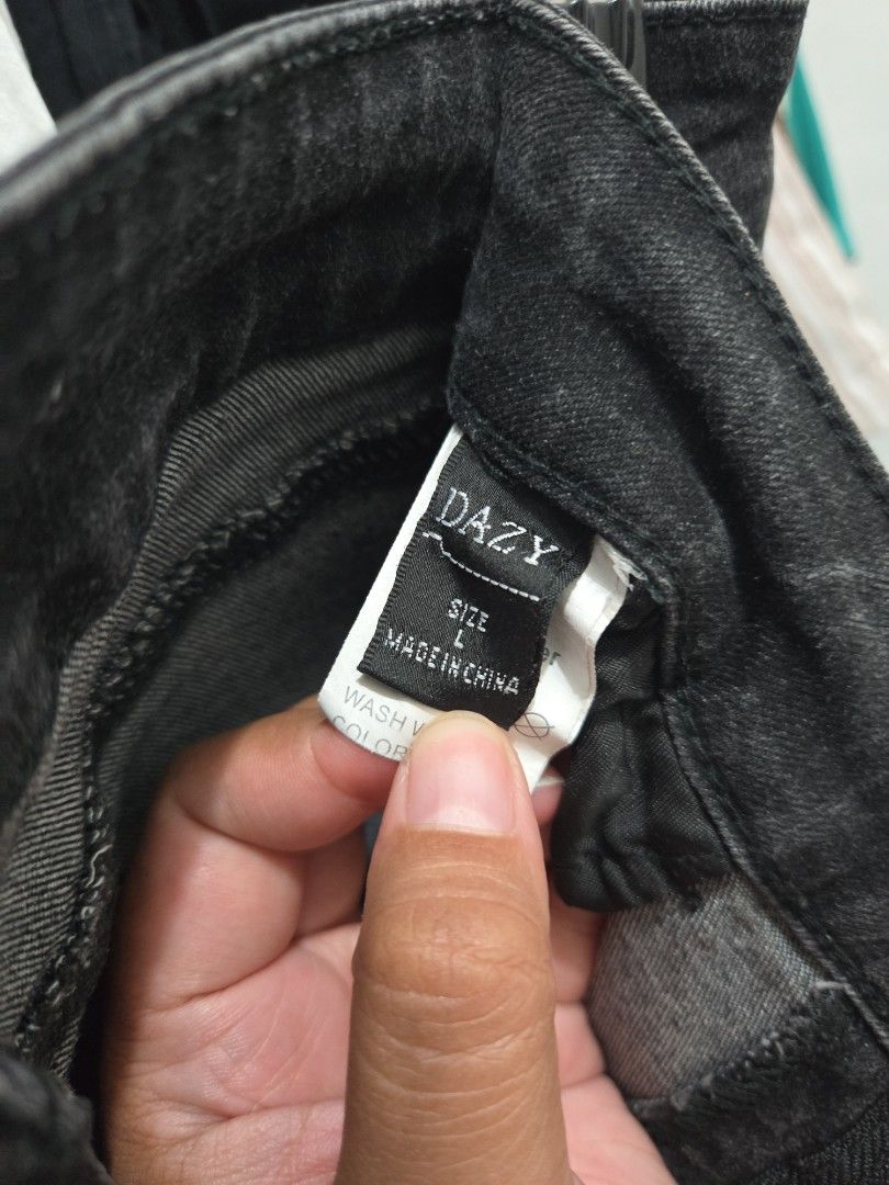 Flared Black Jeans - Dazy (Category: Jeans) located in Agoncillo. Submitted by ariannacvii (Listing ID 1462059570, Image 2). Description: 👖 Pre-Loved Flared Black Jeans — ₱350 Decluttering my wardrobe and letting go of this pre-loved piece! 🤍 • Size: L • Brand: Dazy (SheIn) • Condition: Like New • Price: ₱350 Easy to style and perfect for everyday wear! ✨ 📌 IMPORTANT NOTE: Some of my clothes have been stored and unused for quite some time, so 
