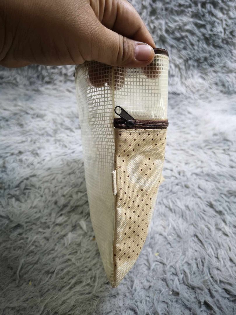 Flat Double Zipper Mesh Organizer Pouch (Category: Purses & Pouches) located in Santa Cruz. Submitted by jmy_surplus.2 (Listing ID 1462176164, Image 3). Description: Size ; L - 9 W - 11.4 Color ; Brown Type ; Pouch Brand ; No brand Material ; Plastic Style ; Brown Floral Zipper Closure Pouch LR 129 JMY 1 Batch #221.