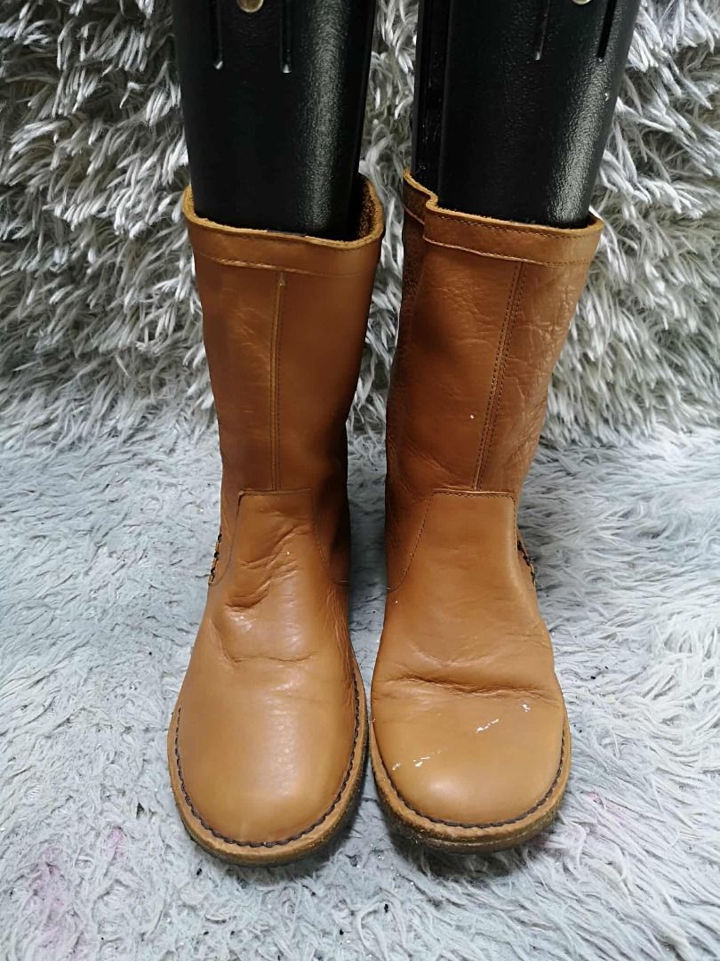 Flat Sole Rear Tie Detail Mid calf Boots (Category: Boots) located in Santa Cruz. Submitted by jmy_surplus.2 (Listing ID 1462087769, Image 2). Description: Size ; 24cm Color ; Tan Type ; Boots Brand ; No brand Material ; Leather Style ; Tan Leather Mid Calf Boots LR 159 JMY 4 Batch #220.
