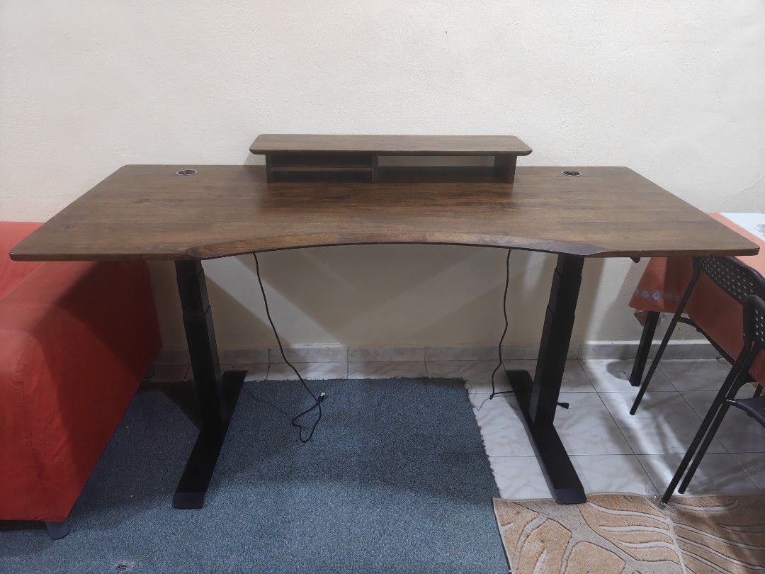 Flexispot E7 Standing Desk (Category: Tables & Sets) located in Cheras. Submitted by dr_inspire (Listing ID 1462166331, Image 1). Description: -Brand/Model: Flexispot E7 ( Wood edition ) -Color: Black frame and Walnut curved wood -Dimensions: 180X75 (cm) -Adjustment: 60cm to 125cm -Weight capacity: 160 KG\ -Condition: 9/10 -Warranty? N/A -Extra: Flexispot monitor riser (Walnut) -Price: RM1399 features: -predrilled hole on the tabletop -usb power 