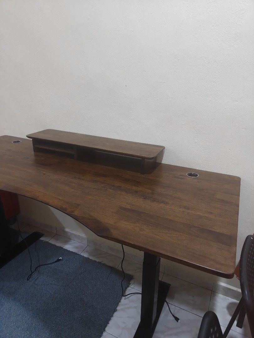 Flexispot E7 Standing Desk (Category: Tables & Sets) located in Cheras. Submitted by dr_inspire (Listing ID 1462166331, Image 2). Description: -Brand/Model: Flexispot E7 ( Wood edition ) -Color: Black frame and Walnut curved wood -Dimensions: 180X75 (cm) -Adjustment: 60cm to 125cm -Weight capacity: 160 KG\ -Condition: 9/10 -Warranty? N/A -Extra: Flexispot monitor riser (Walnut) -Price: RM1399 features: -predrilled hole on the tabletop -usb power 