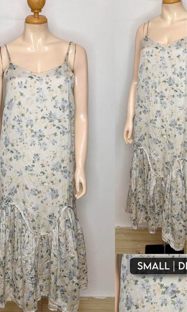 Flowy Botanical Maxi Dress (Category: Dresses) located in Cavite. Submitted by wishie_collects (Listing ID 1462240996, Image 2). Description: Size Large and Small 349 each but both can be worn by small body frame,.