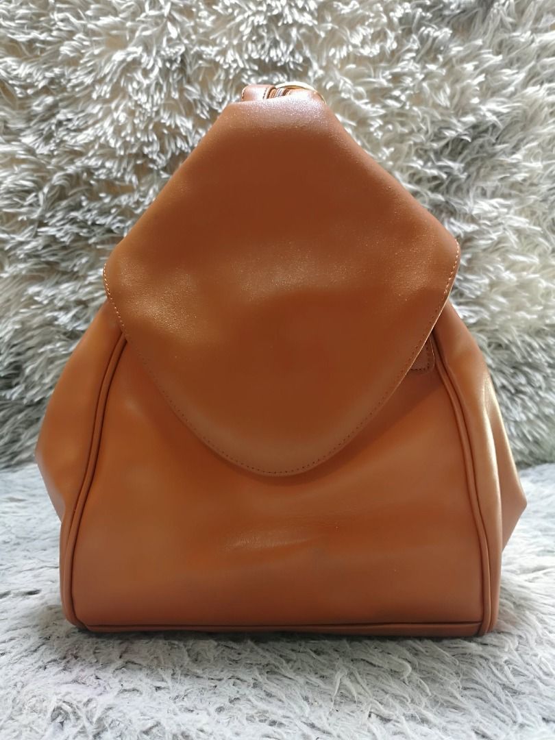 Folded Front Flap Soft Leather Backpack Bag (Category: Backpacks) located in Santa Cruz. Submitted by jmy_surplus.2 (Listing ID 1462046530, Image 1). Description: Size ; L - 12 W - 10 Color ; Tan Type ; Backpack bag Brand ; No brand Material ; Leather Style ; Tan leather Backpack bag LR 165 JMY 4 Batch #220.