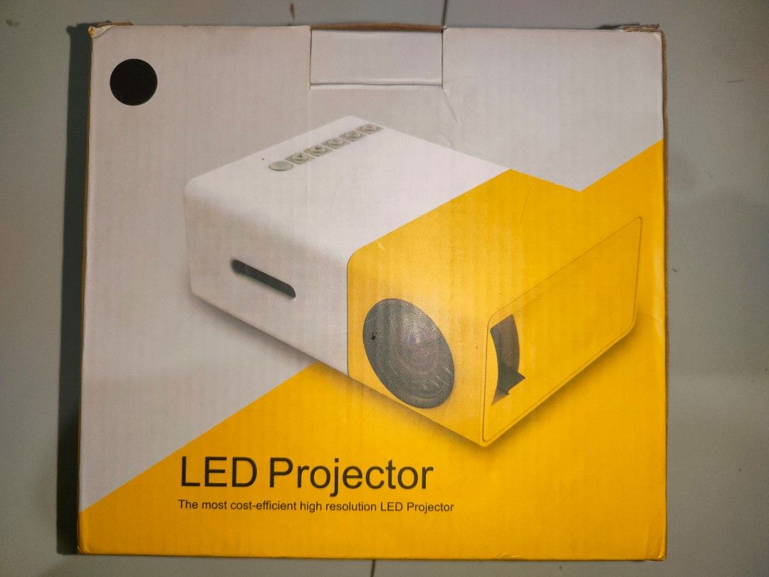 RUSH SALE!!! Projector (Category: Other Accessories) located in Manila. Submitted by therese777 (Listing ID 1462160592, Image 1). Description: With charger n remote.