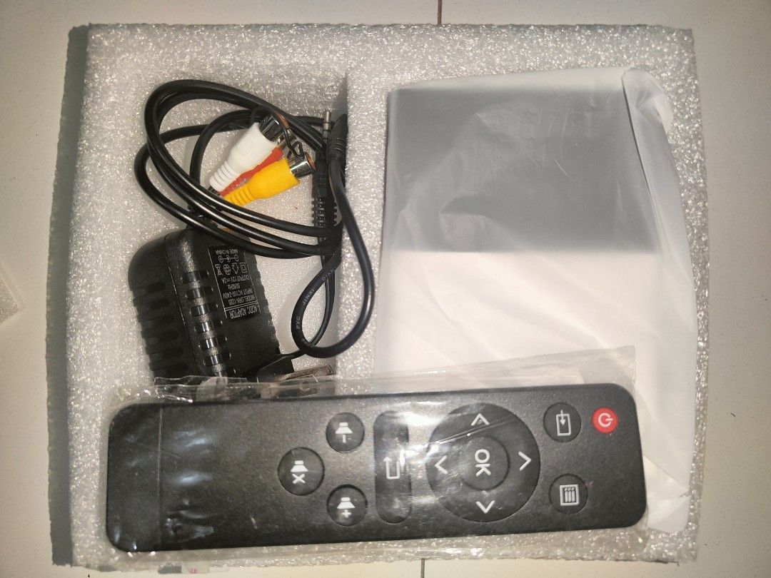 RUSH SALE!!! Projector (Category: Other Accessories) located in Manila. Submitted by therese777 (Listing ID 1462160592, Image 2). Description: With charger n remote.