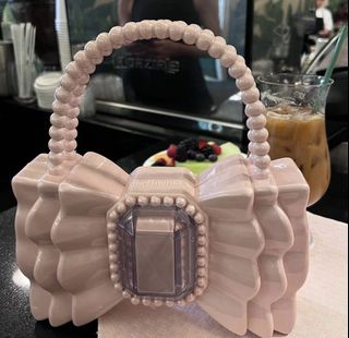 (Category: ) located in . Submitted by luxe.noiratelier (Listing ID 1462246938, Image 1). Description: .