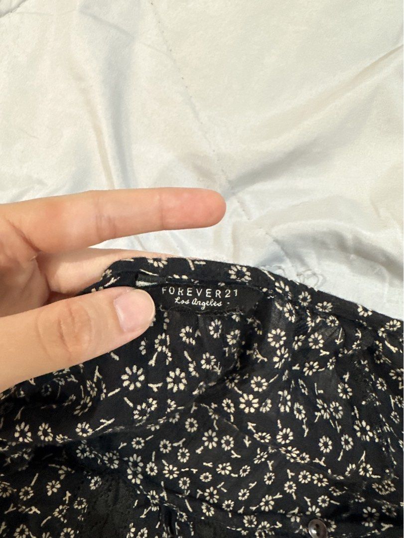 Forever 21 Blouse (Category: Blouses) located in Paranaque City. Submitted by celinegab (Listing ID 1462193768, Image 2). Description: .