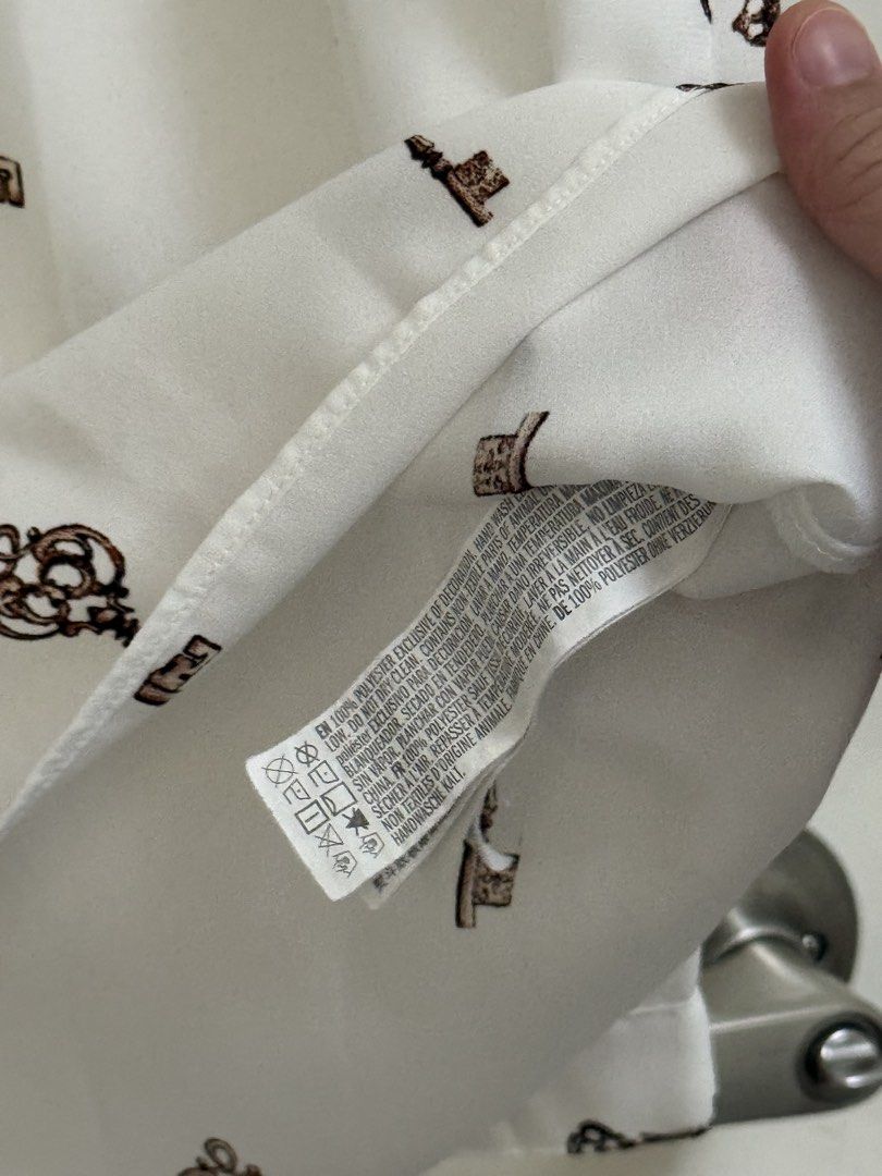 Forever 21 Long Sleeves Polo (Category: Longsleeves) located in Makati City. Submitted by kdbl_ (Listing ID 1462084722, Image 3). Description: .