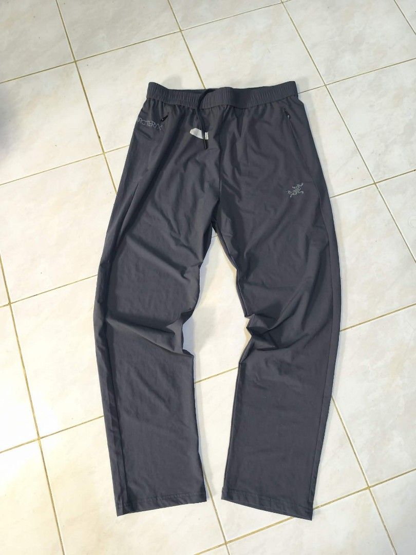 ARCTERYX WATER PROOF 📩📩📩 (Category: Coats, Jackets and Outerwear) located in San Pablo. Submitted by kuya_tats420 (Listing ID 1462131701, Image 1). Description: NO ISSUE ✔️ WATER PROOF UNLI WATER 💦🤣 PM ME 📩.