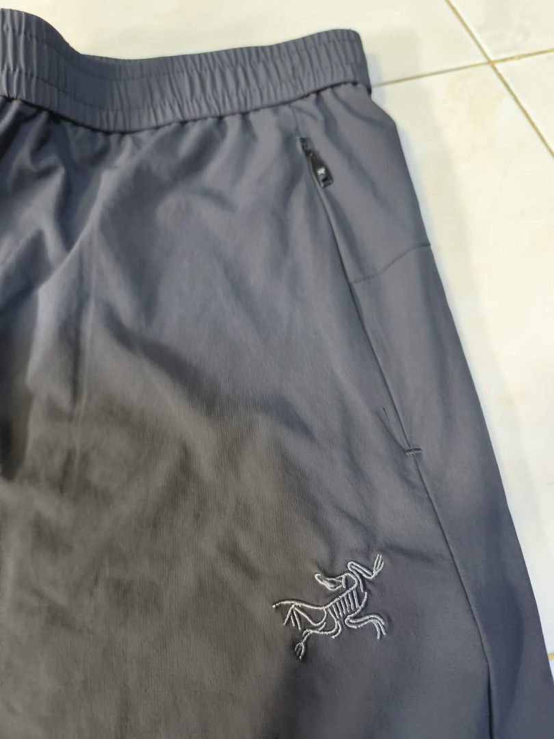 ARCTERYX WATER PROOF 📩📩📩 (Category: Coats, Jackets and Outerwear) located in San Pablo. Submitted by kuya_tats420 (Listing ID 1462131701, Image 3). Description: NO ISSUE ✔️ WATER PROOF UNLI WATER 💦🤣 PM ME 📩.