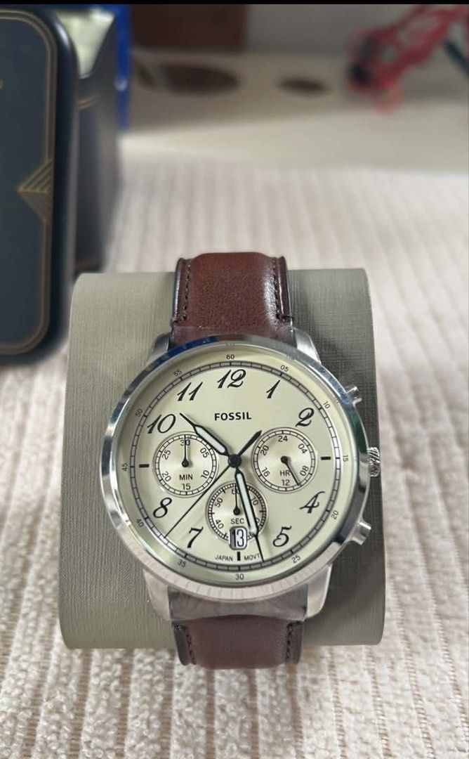 Fossil Chronograph Watch with Brown Leather Strap (Category: Men's Watches) located in Caloocan City. Submitted by aprilgarbs (Listing ID 1462070135, Image 3). Description: - Fossil Chronograph Watch - Genuine leather strap for comfort and style - Comes with original Fossil tin box and manual - Ideal for everyday wear or a thoughtful gift.