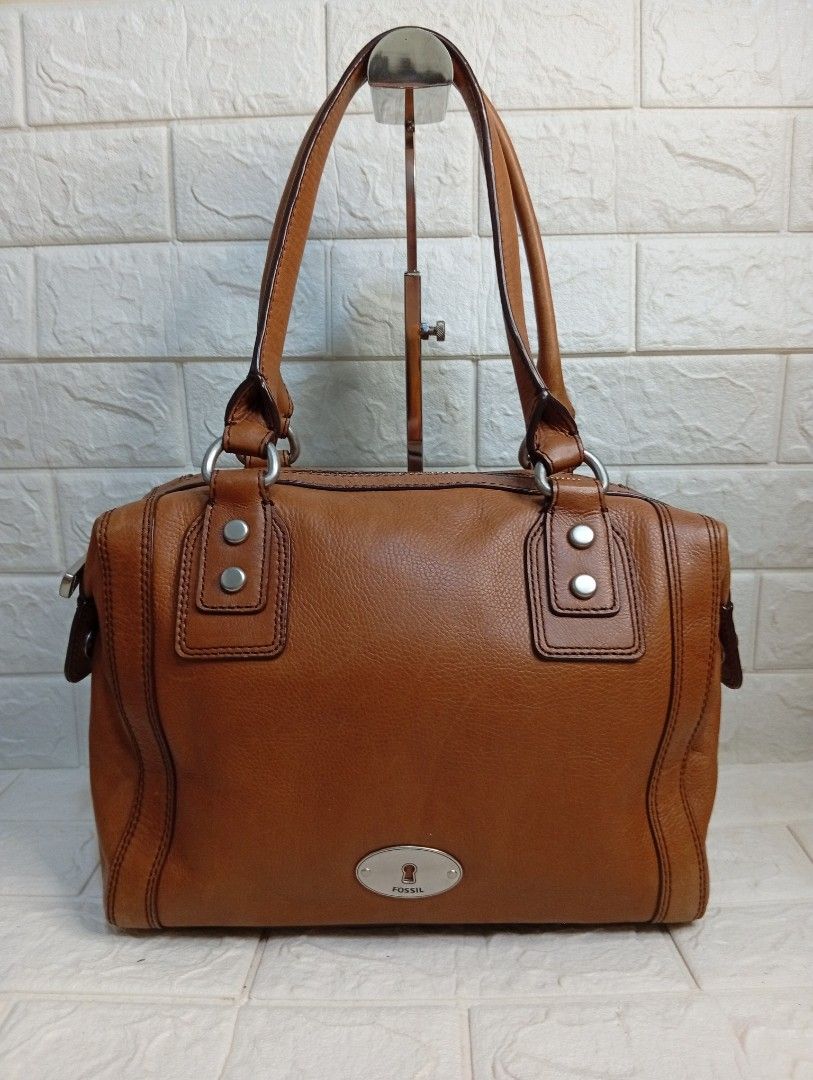 Fossil Marlow Brown Leather Satchel Shoulder Bag (Category: Shoulder Bags) located in Las Pinas. Submitted by etoksi1234 (Listing ID 1462142065, Image 1). Description: Pre-loved Fossil Marlow brown leather satchel bag featuring the brand's signature silver keyhole logo plate on the front. .