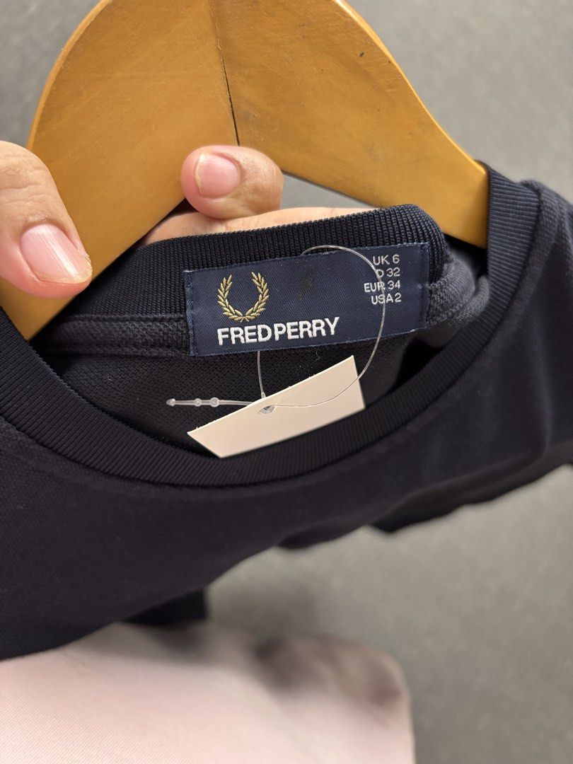 Fred Perry T shirt (Category: Shirts) located in San Fernando. Submitted by kayemanalac_05 (Listing ID 1462110261, Image 2). Description: L 24 W 18.