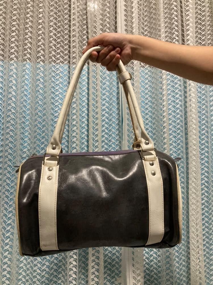 Fred Perry Mini Duffle Bag (Category: Shoulder Bags) located in Legazpi City. Submitted by boldstone_e60fc6 (Listing ID 1462121801, Image 2). Description: bilhin nyo na pls lang, nakatambak lang bagsak presyo na yan.