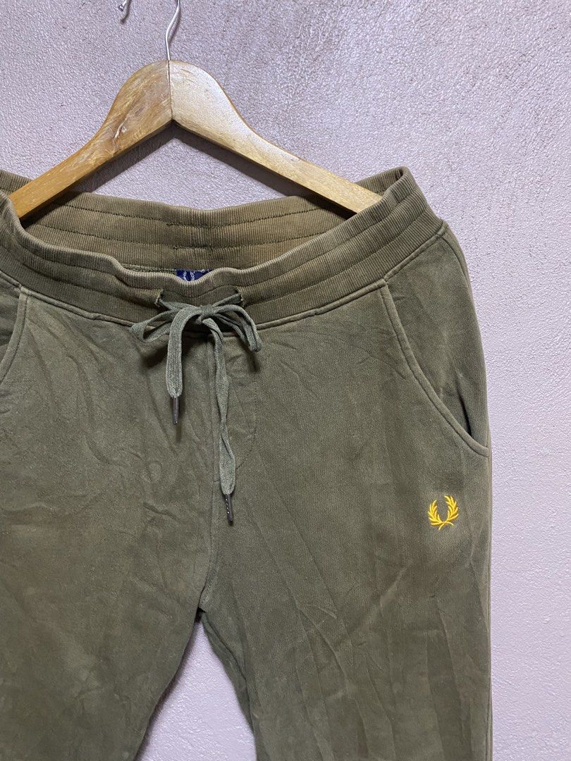 Freed perry (Category: Joggers) located in Iloilo. Submitted by prelovedfindsilo (Listing ID 1462158089, Image 2). Description: Fredperry Jogger Size L 30-36 Good condition.