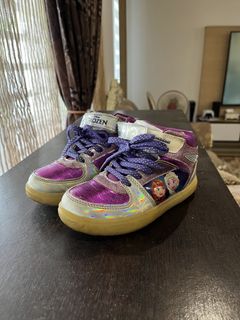 (Category: ) located in . Submitted by voilapreloved (Listing ID 1462096775, Image 1). Description: .