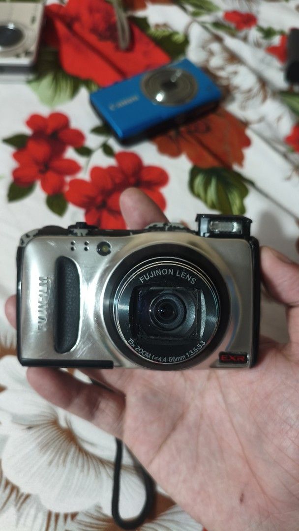 Fujifilm FinePix 550EXR Digicam (Category: Cameras) located in Pasay City. Submitted by re1ch (Listing ID 1462214153, Image 1). Description: Selling my Fujifilm FinePix F550EXR • 16MP EXR CMOS • 15X optical zoom • 24–360mm equivalent lens • Pop-up flash • Vintage digicam / CCD-CCD-like Fujifilm look • Fully functional • No functional issues • Zoom, flash, LCD, buttons and camera functions working Condition: Camera is fully working. Has visible co