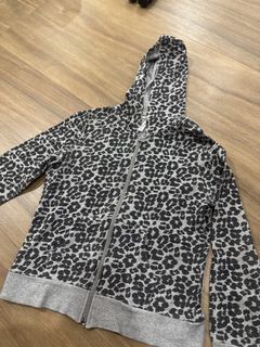 (Category: ) located in . Submitted by curatedclosetco (Listing ID 1462157604, Image 1). Description: .