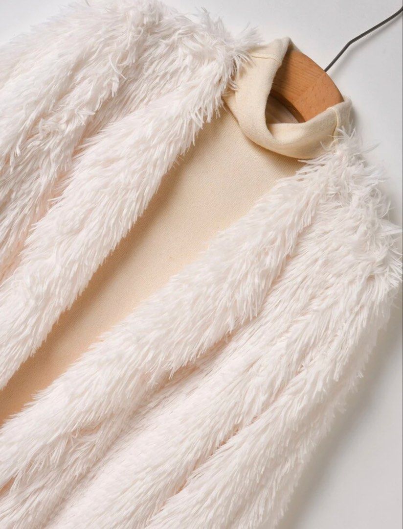 Fur Coat for Rent (Category: Coats, Jackets and Outerwear) located in Taytay. Submitted by _carla_ (Listing ID 1462107728, Image 3). Description: FUR COAT FOR RENT 500 Rental Fee + 500 Deposit = 1000 Taytay Rizal.