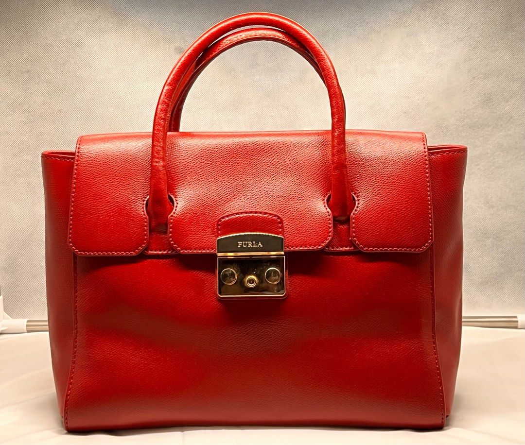 Furla Metropolis Top-handle Satchel (Category: Luxury Bags & Wallets) located in Mandaluyong City. Submitted by fayeee_26 (Listing ID 1462092093, Image 1). Description: - Classic red leather handbag by Furla - Secure gold-tone turn-lock closure - Comfortable top handles for easy carrying - Structured, timeless design - Versatile for everyday or special occasions - Spacious interior for essentials - w/ dustbag - mint condi PRICE SLIGHTLY NEGOTIABL