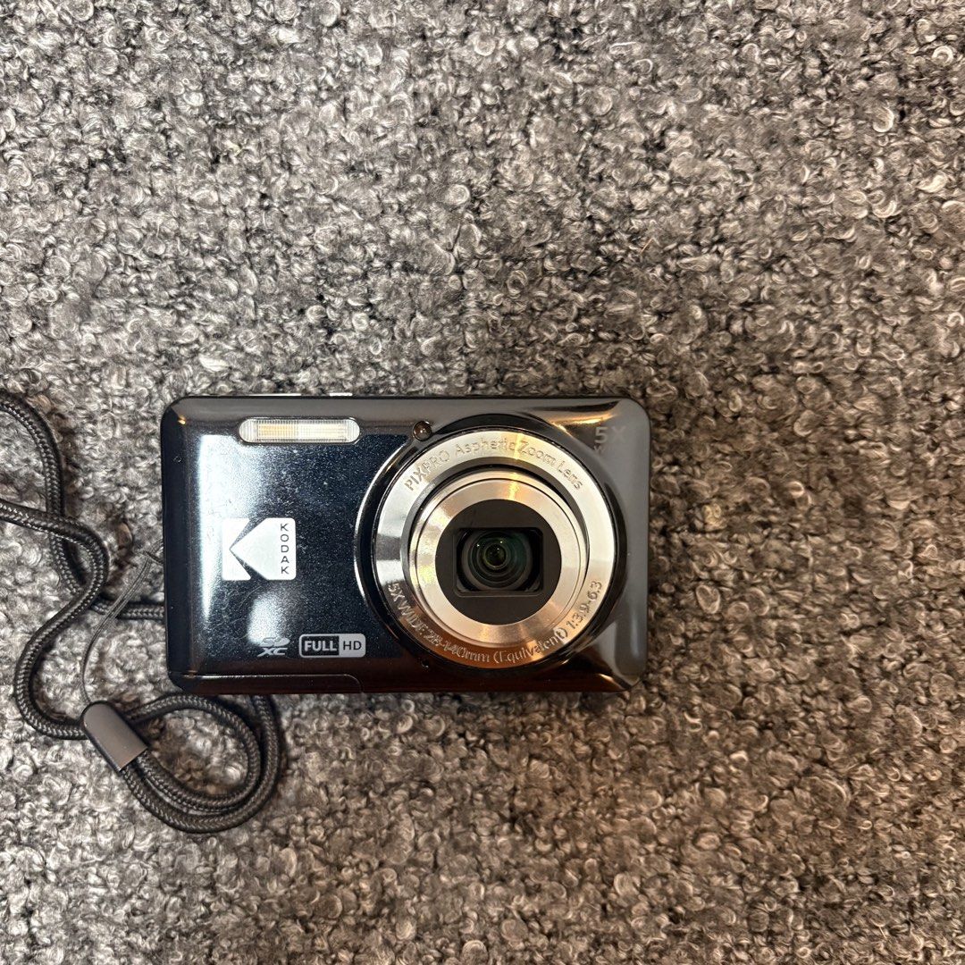 FZ55 Digi Cam (Category: Cameras) located in Pasay City. Submitted by carriebradshaw_ (Listing ID 1462229205, Image 2). Description: Wasn't used a lot. Message for sample pics!.