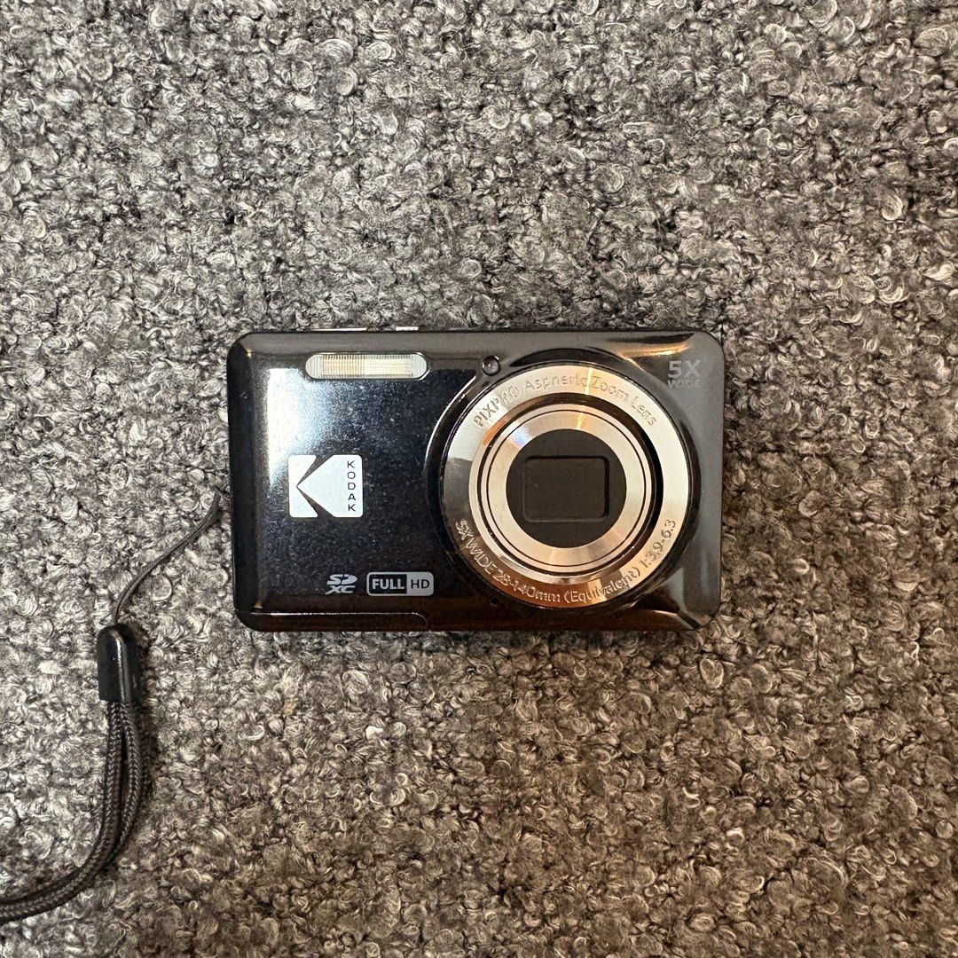 FZ55 Digi Cam (Category: Cameras) located in Pasay City. Submitted by carriebradshaw_ (Listing ID 1462229205, Image 1). Description: Wasn't used a lot. Message for sample pics!.