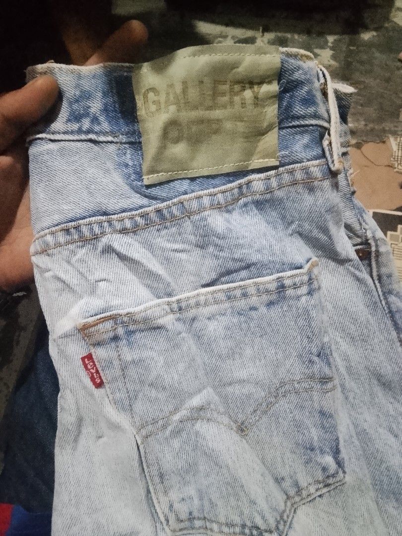 Gallery Dept. Levis Jeans Light Wash (Category: Jeans) located in Quezon City. Submitted by theoneshop1 (Listing ID 1462187340, Image 1). Description: - Brand: Gallery Department - Style: Light wash denim jeans - Features: Classic Levi's red tab, button fly closure.